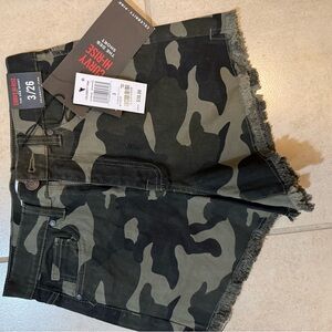 Camouflage Frayed Hem Shorts